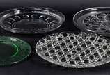 Quatro pratos para sobremesa de cristal de dive... - Quatro pratos para sobremesa de cristal de diversas procedências.