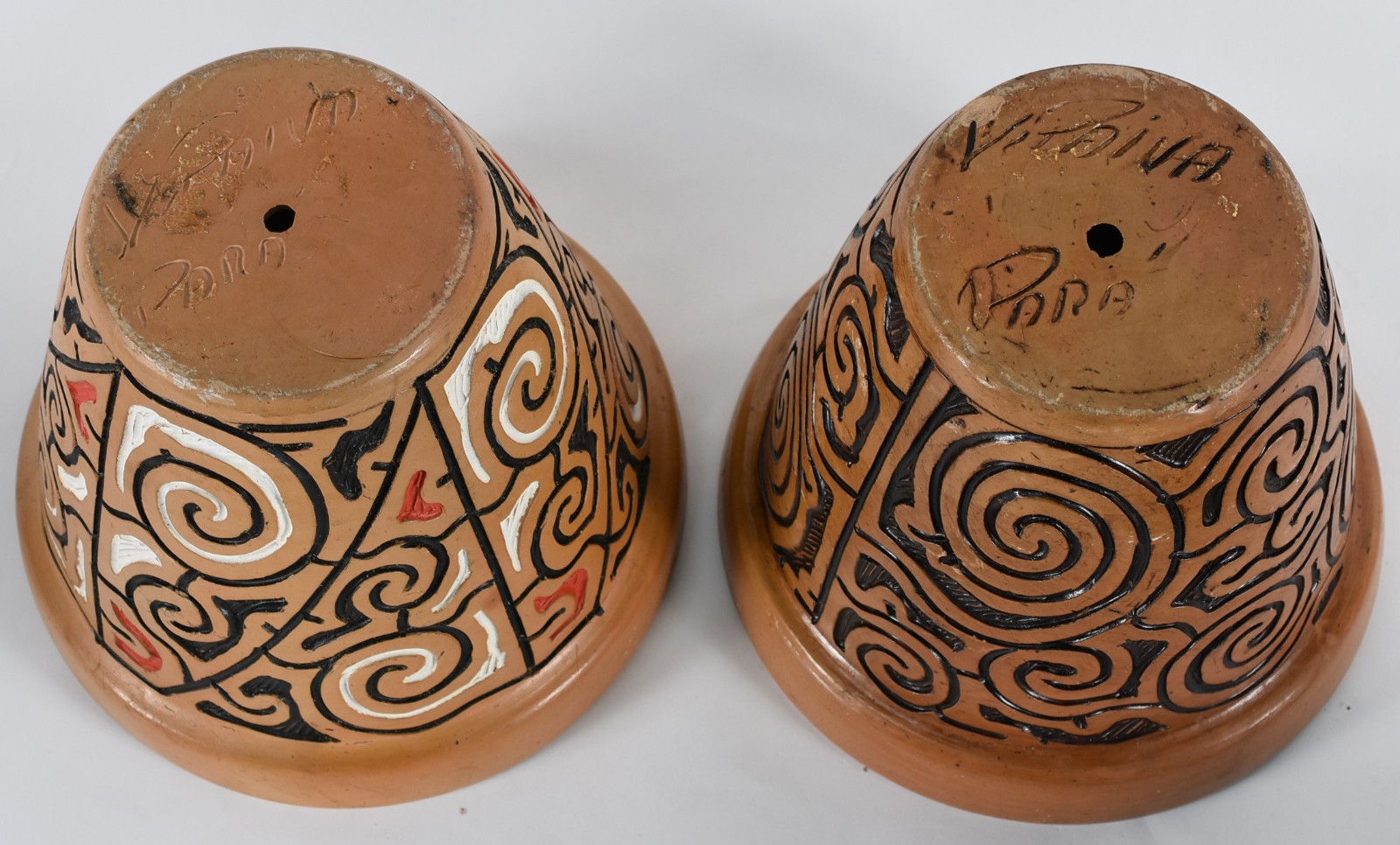 Quatro vasos de cerâmica ao gosto Marajoara . - foto 3 de 6