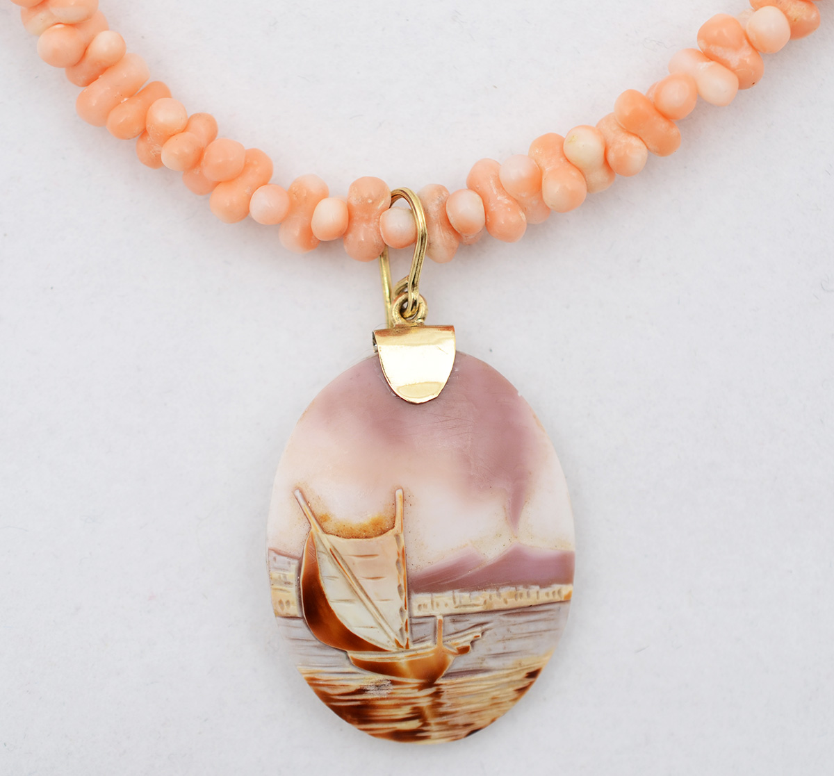 Colar em segmentos de coral italiano "peau d'ange", fecho... - foto 1 de 2