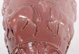Vaso de vidro leitoso com cavalos em relevo. - Vaso de vidro leitoso com cavalos em relevo.