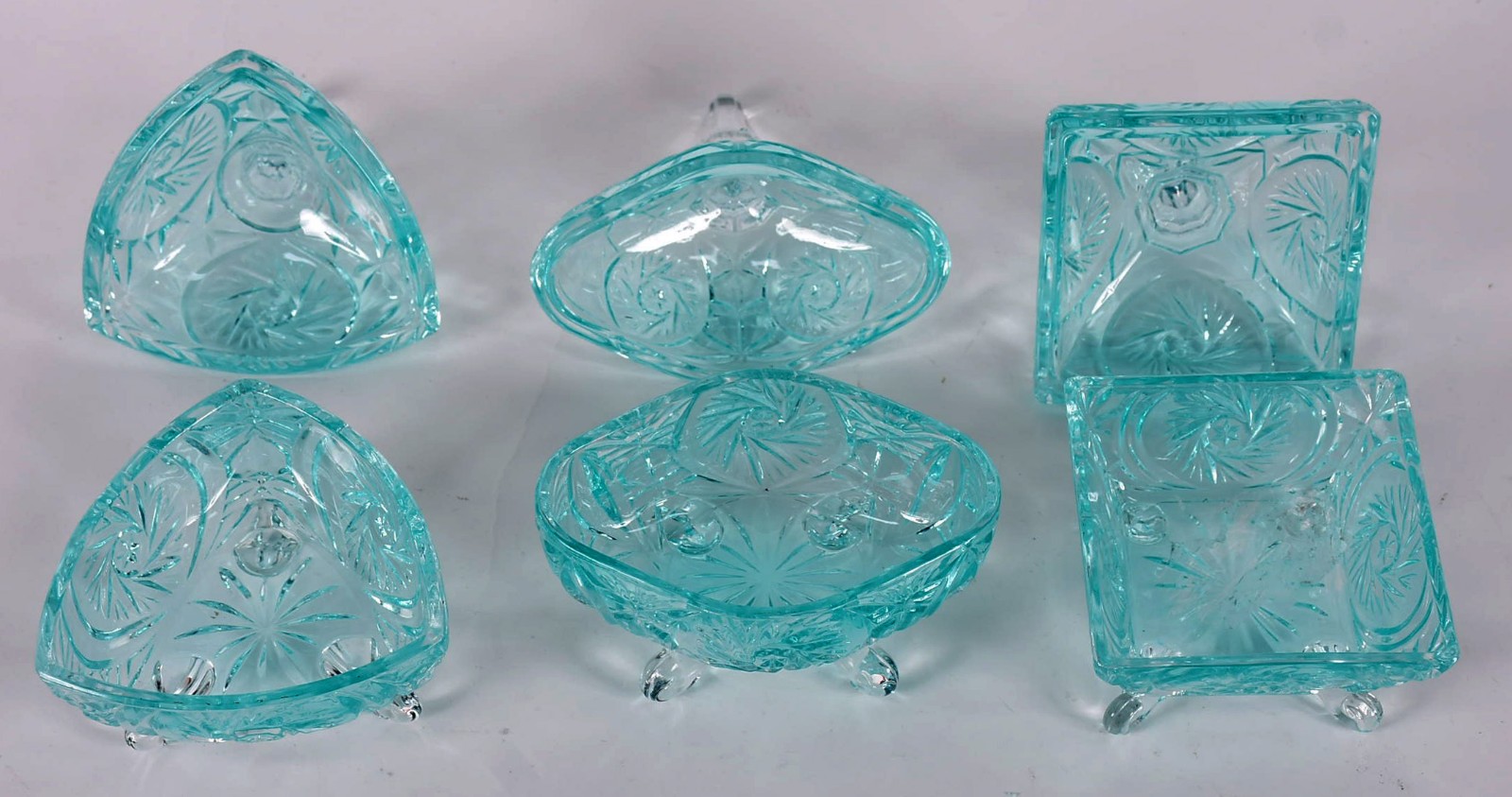 Três compoteiras de vidro azul turquesa trabalhados. - foto 2 de 3