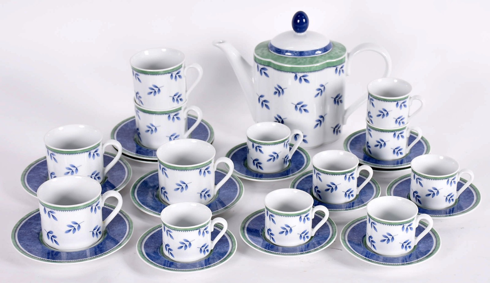 Serviço de porcelana alemã para chá e café, composto de bule, 6... - foto 2 de 5