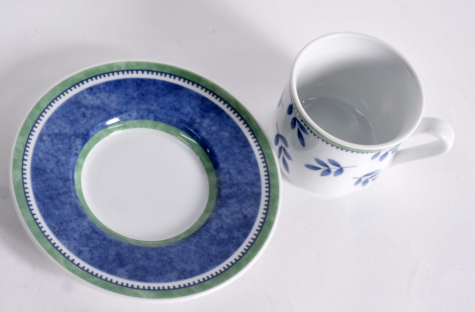Serviço de porcelana alemã para chá e café, composto de bule, 6... - foto 5 de 5