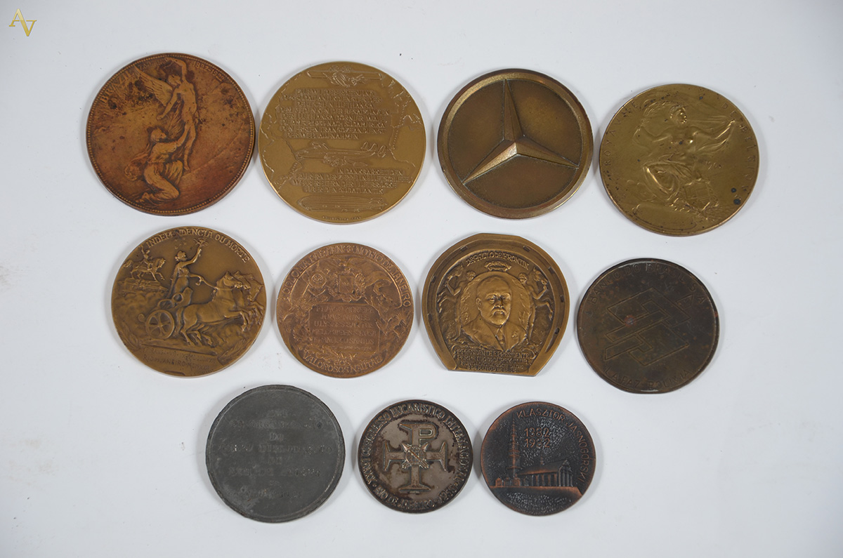 Onze medalhas diversas de bronze e metal, comemorativas. - foto 2 de 2