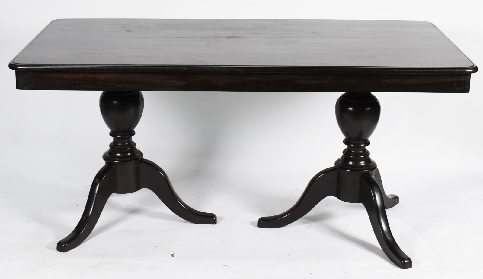 Mesa de jantar de madeira nobre, tampo retangular com dois apoios em... - foto 1 de 3