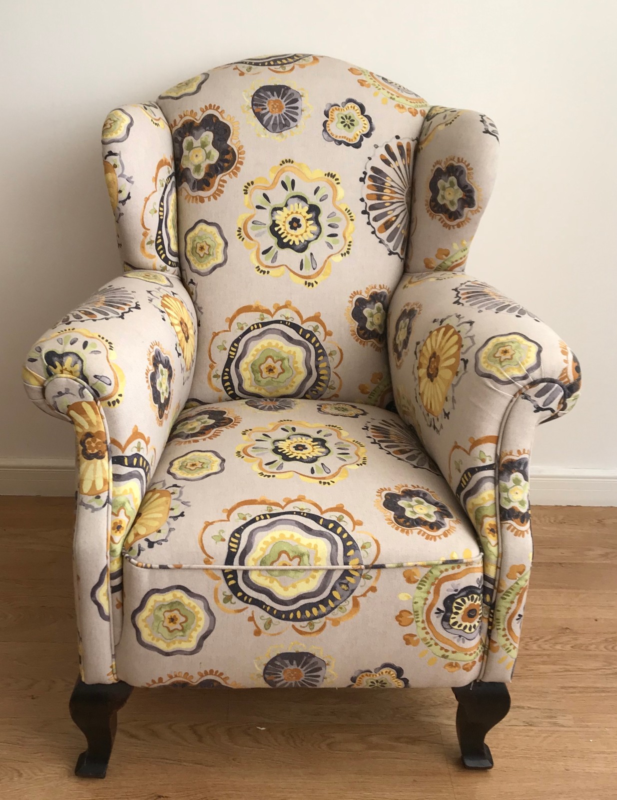 Bergere estofada e forrada com tecido estampado. (Retirada na... - foto 2 de 3