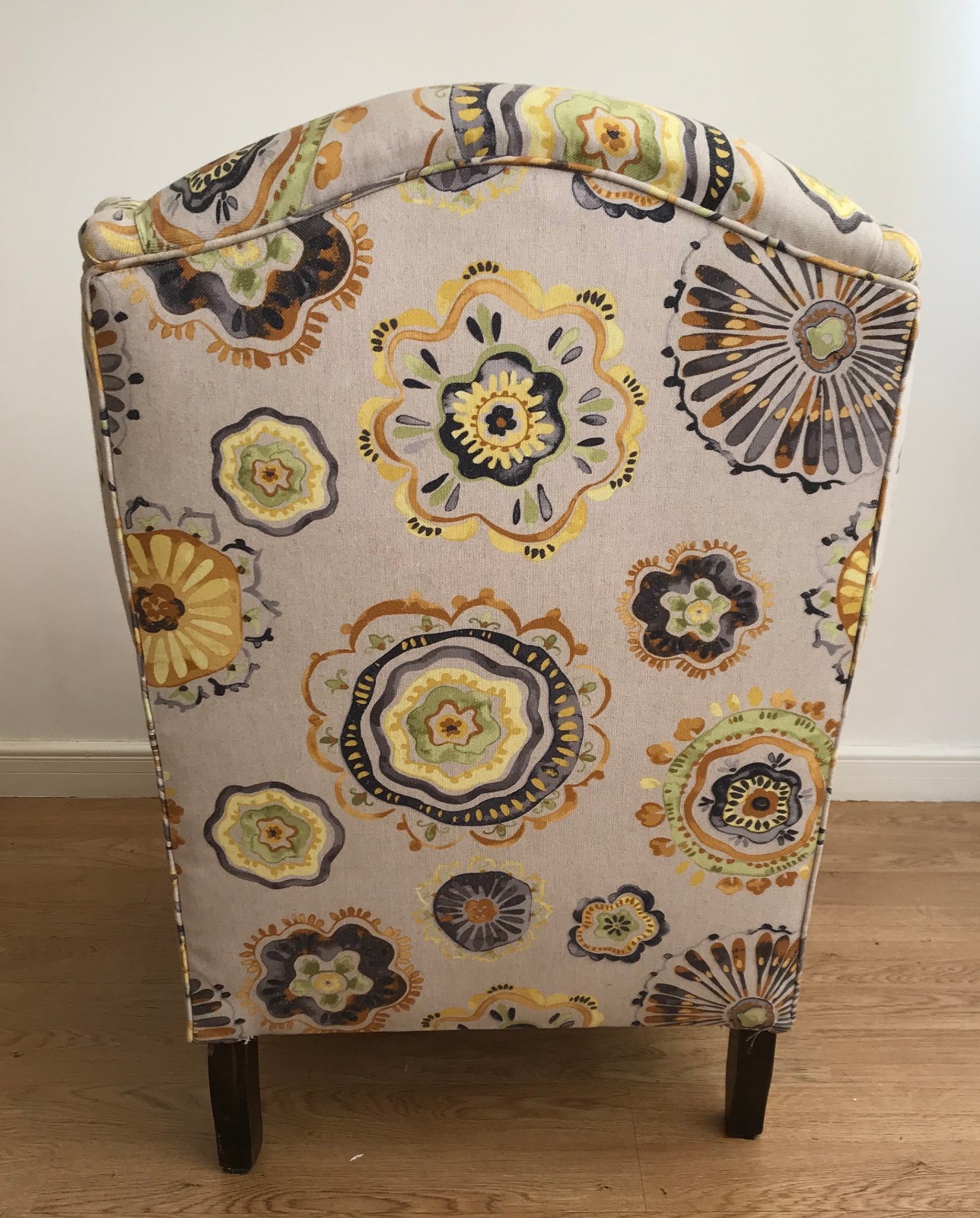 Bergere estofada e forrada com tecido estampado. (Retirada na... - foto 3 de 3