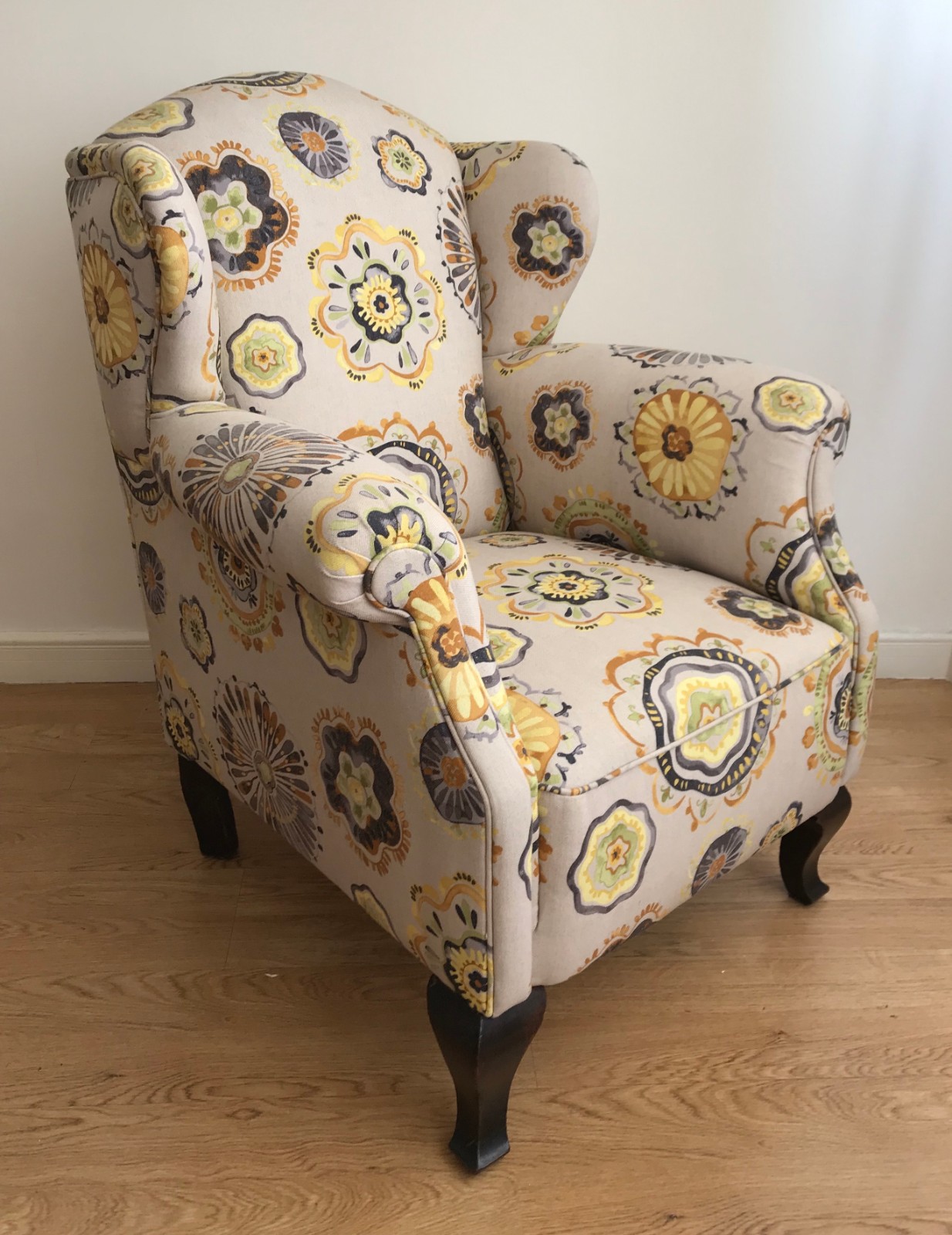 Bergere estofada e forrada com tecido estampado. (Retirada na... - foto 1 de 3
