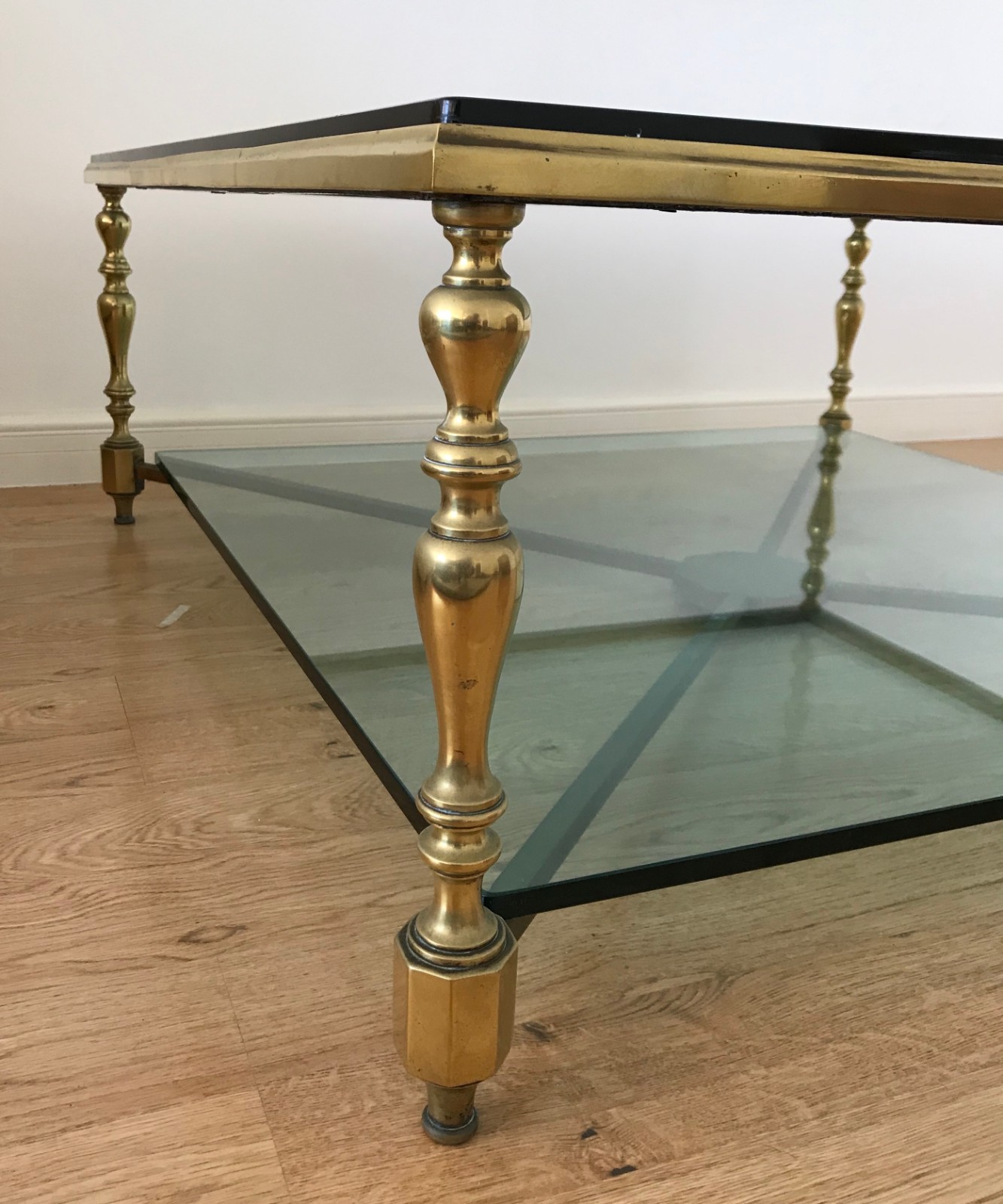 Mesa de centro com base de bronze e tampo de vidro (pequeno lascado)... - foto 5 de 5