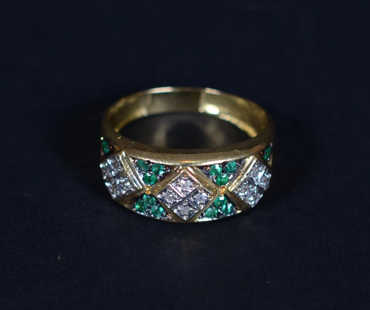 Anel de ouro 18 k com esmeraldas e brilhantes, peso 6 g. - foto 2 de 2