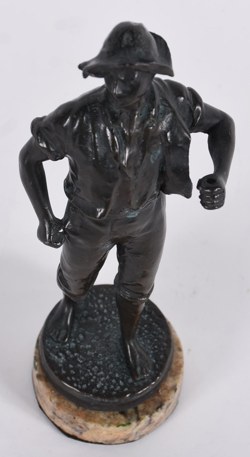 Estatueta de bronze representando campones, numerada na base... - foto 5 de 5