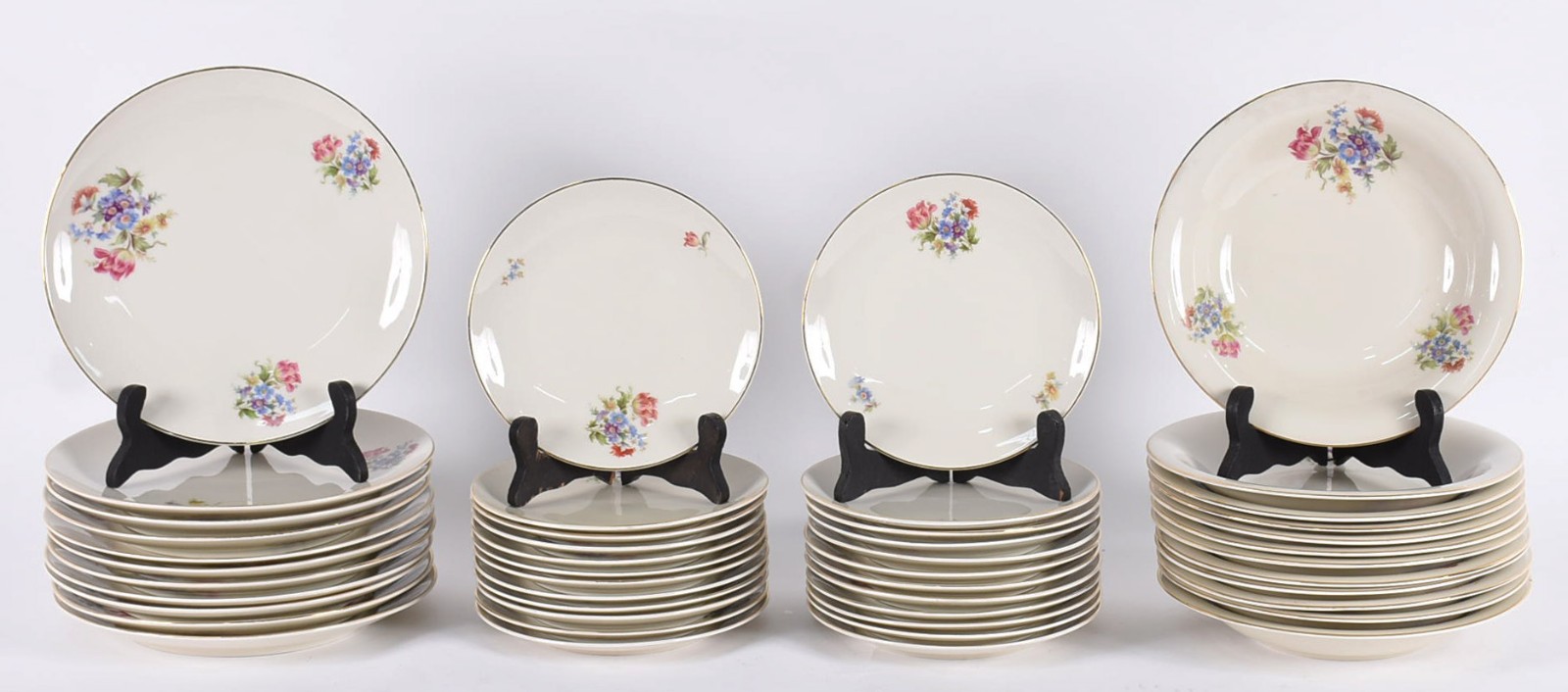 Aparelho de chá, café e jantar de porcelana Tcheca com flores em... - foto 4 de 7