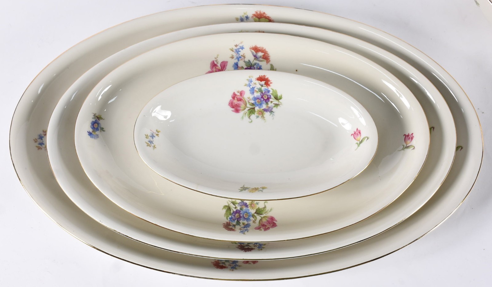 Aparelho de chá, café e jantar de porcelana Tcheca com flores em... - foto 6 de 7