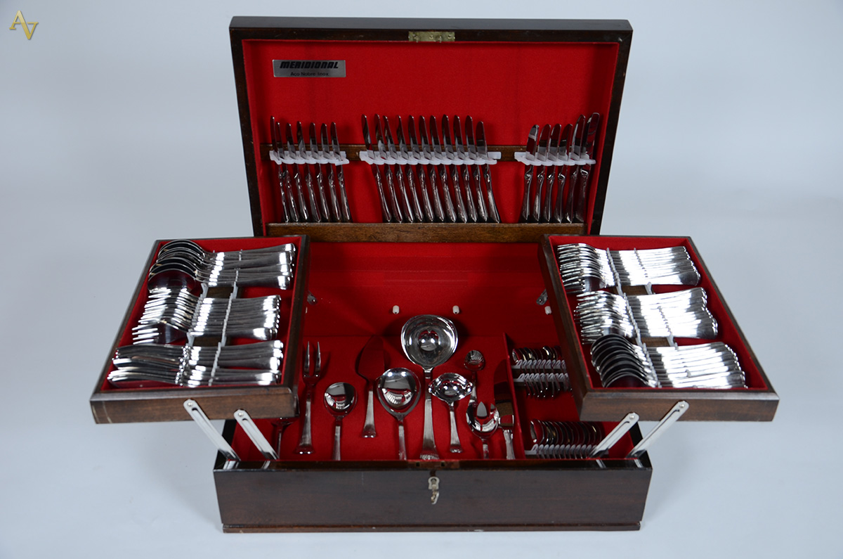 Faqueiro Meridional de inox, completo para 12 pessoas, com 130 peças... - foto 1 de 2