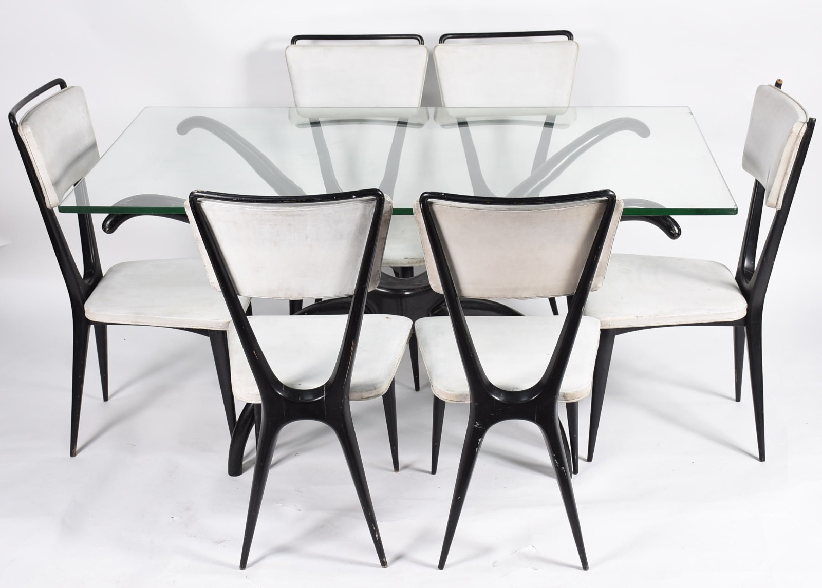 Mesa de jantar com base na forma de "aranha"pintada de preto e tampo... - foto 1 de 10
