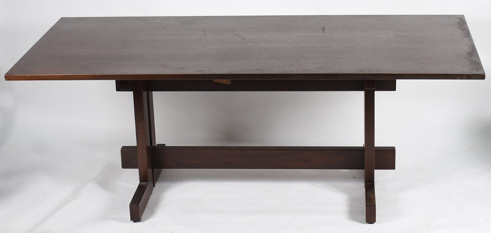 Mesa de jantar de madeira nobre, tampo retangular com pernas retas... - foto 2 de 10