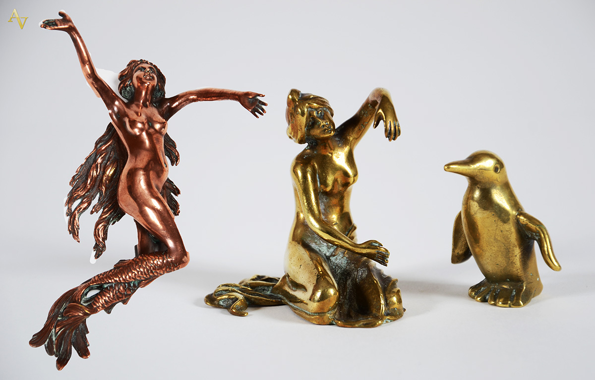 Tres pequenas peças de bronze - foto 1 de 2
