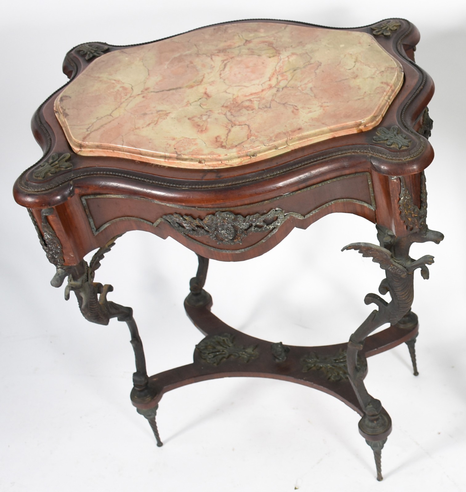 Mesa auxiliar de madeira nobre, estilo frances, pés de metal com... - foto 2 de 3