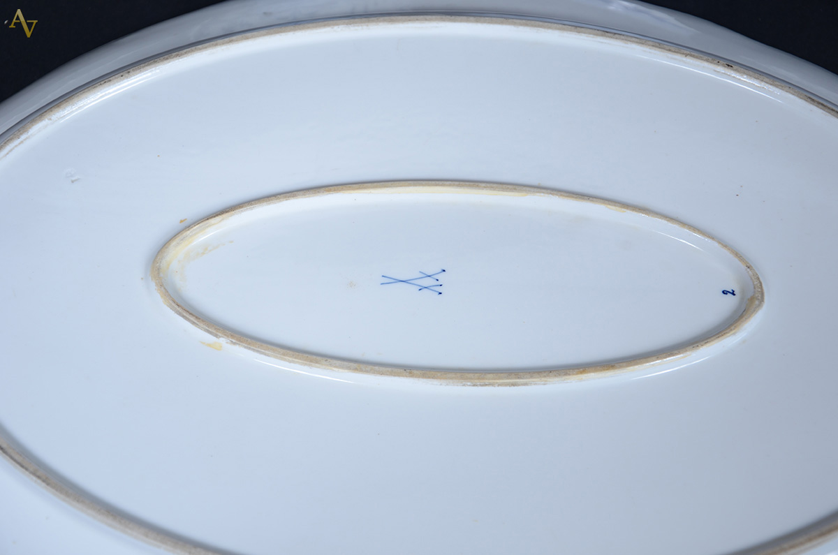 Diversas pecas de porcelana de MEISSEN, sendo 2 travessas, sopeira (... - foto 2 de 2