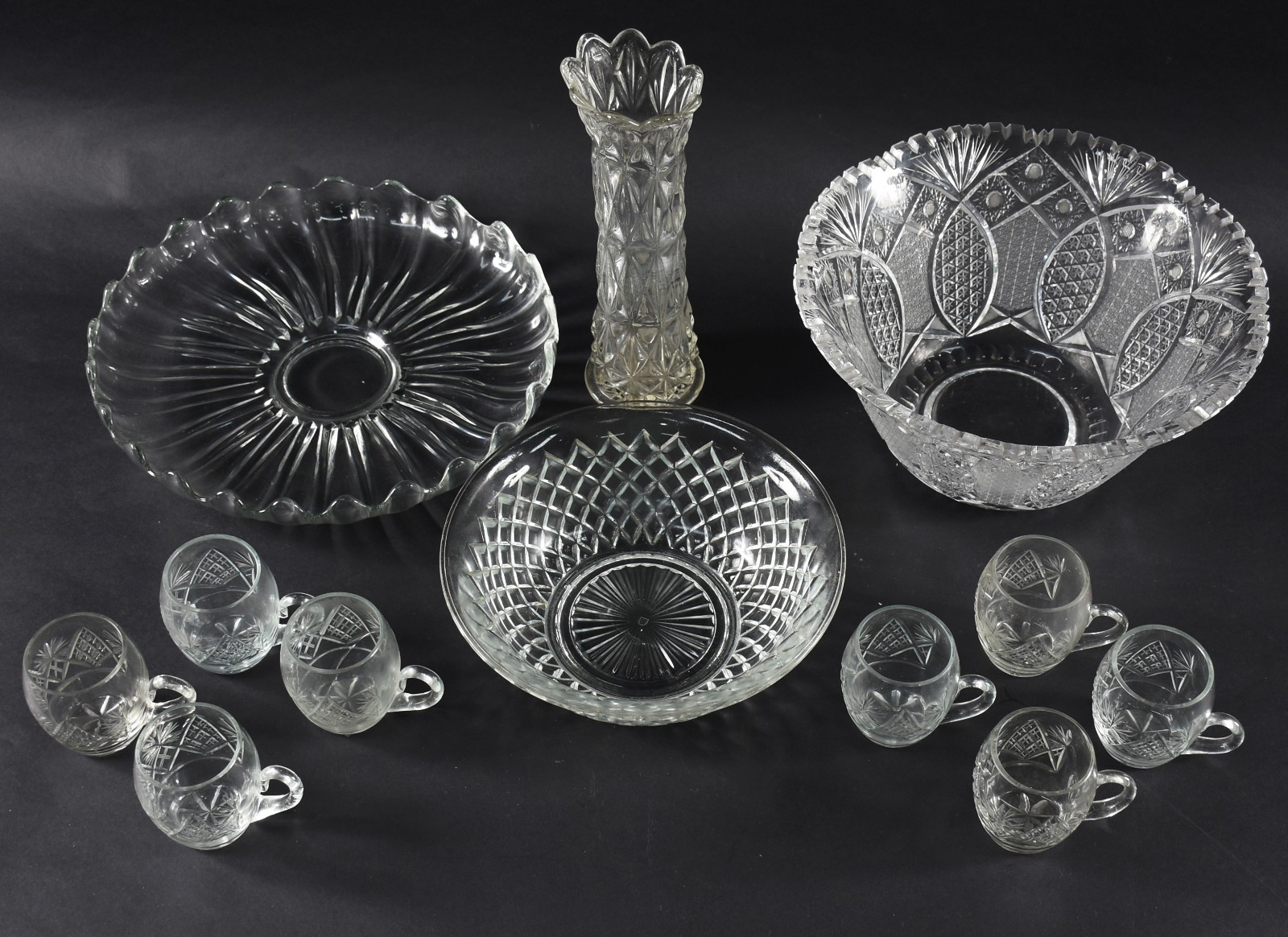 Diversas peças de vidro e cristal, sendo bowl menor, prato, pequeno... - foto 1 de 6