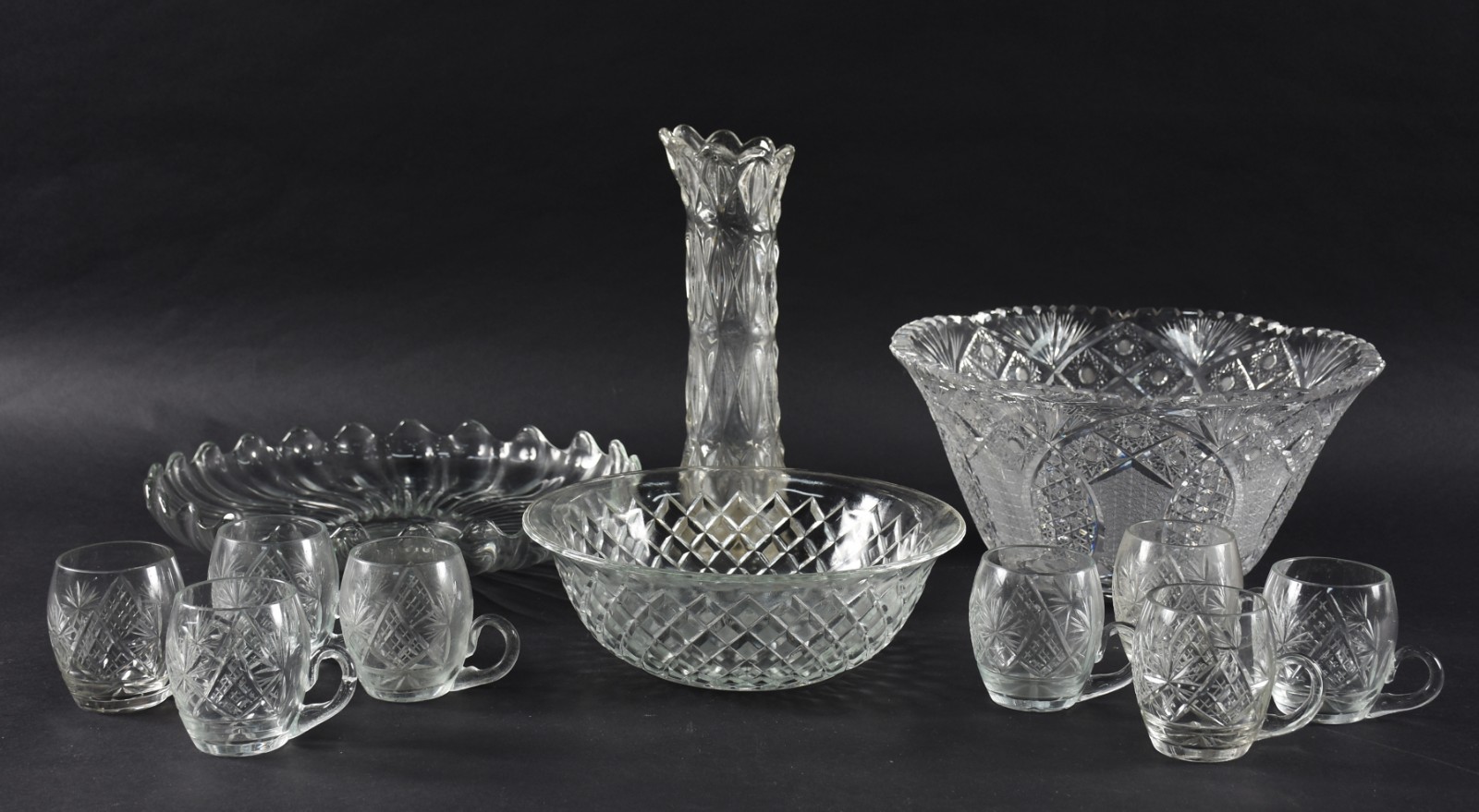 Diversas peças de vidro e cristal, sendo bowl menor, prato, pequeno... - foto 2 de 6