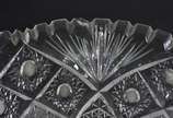 Diversas peças de vidro e cristal, sendo bowl m... - Diversas peças de vidro e cristal, sendo bowl menor, prato, pequeno vaso ; 8 canecas com bowl grande (uma caneca com trincado).