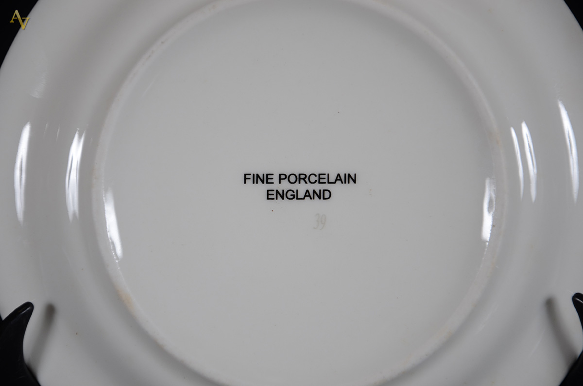 Aparelho de jantar de porcelana inglesa comp.de 12 pratos rasos, 12... - foto 2 de 2