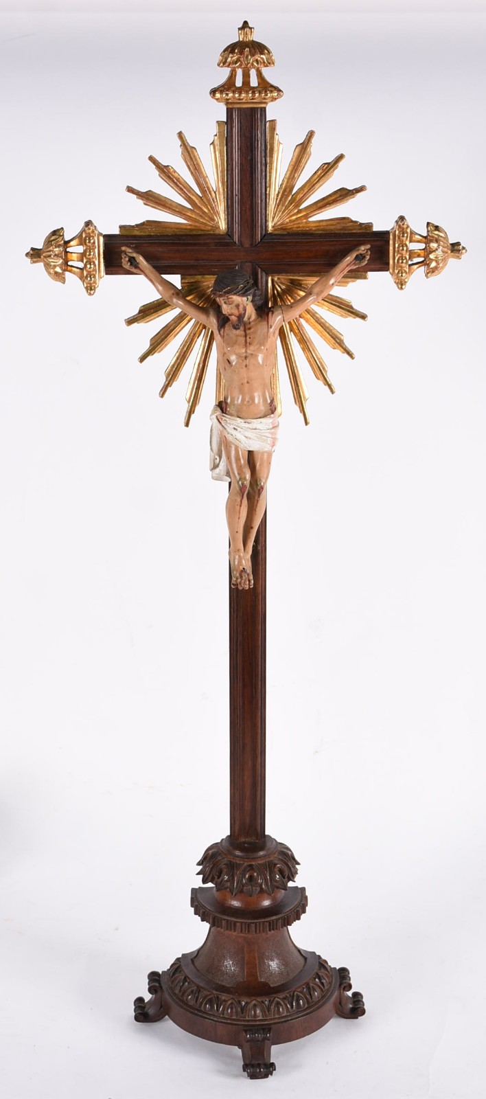 Crucifixo portugues de madeira nobre com figura de Cristo ricamente... - foto 1 de 7