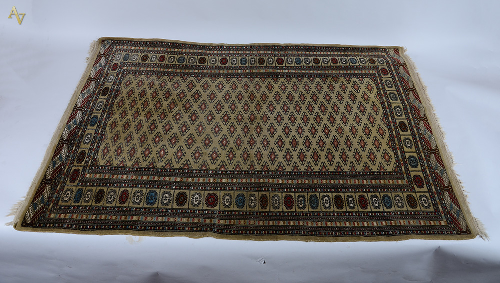 Tapete Pakistan med. 1,78 x 1,28 m.