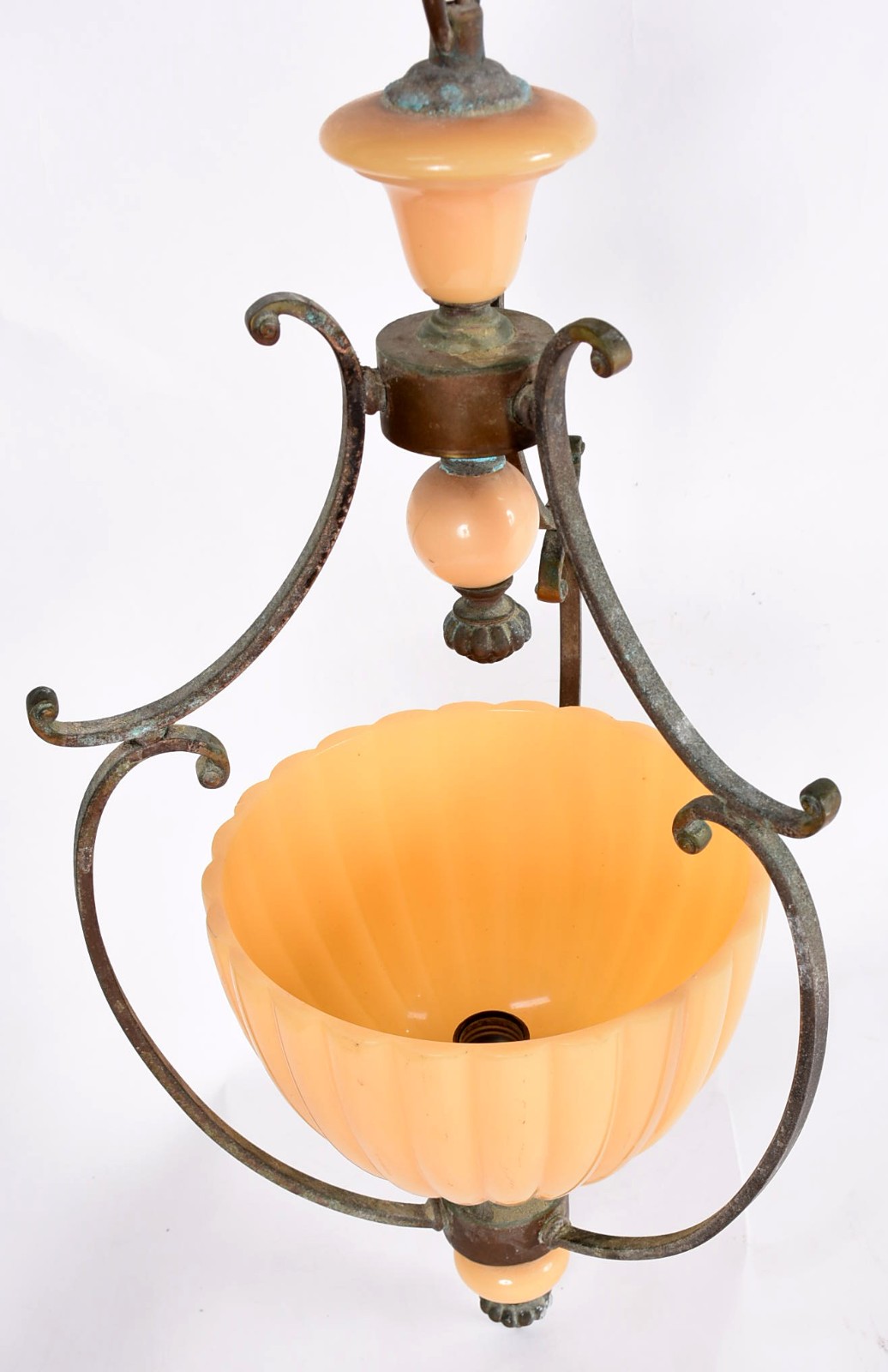 Pequeno lustre de alabastro sintético. Medida com corrente: 95 cm. - foto 2 de 3