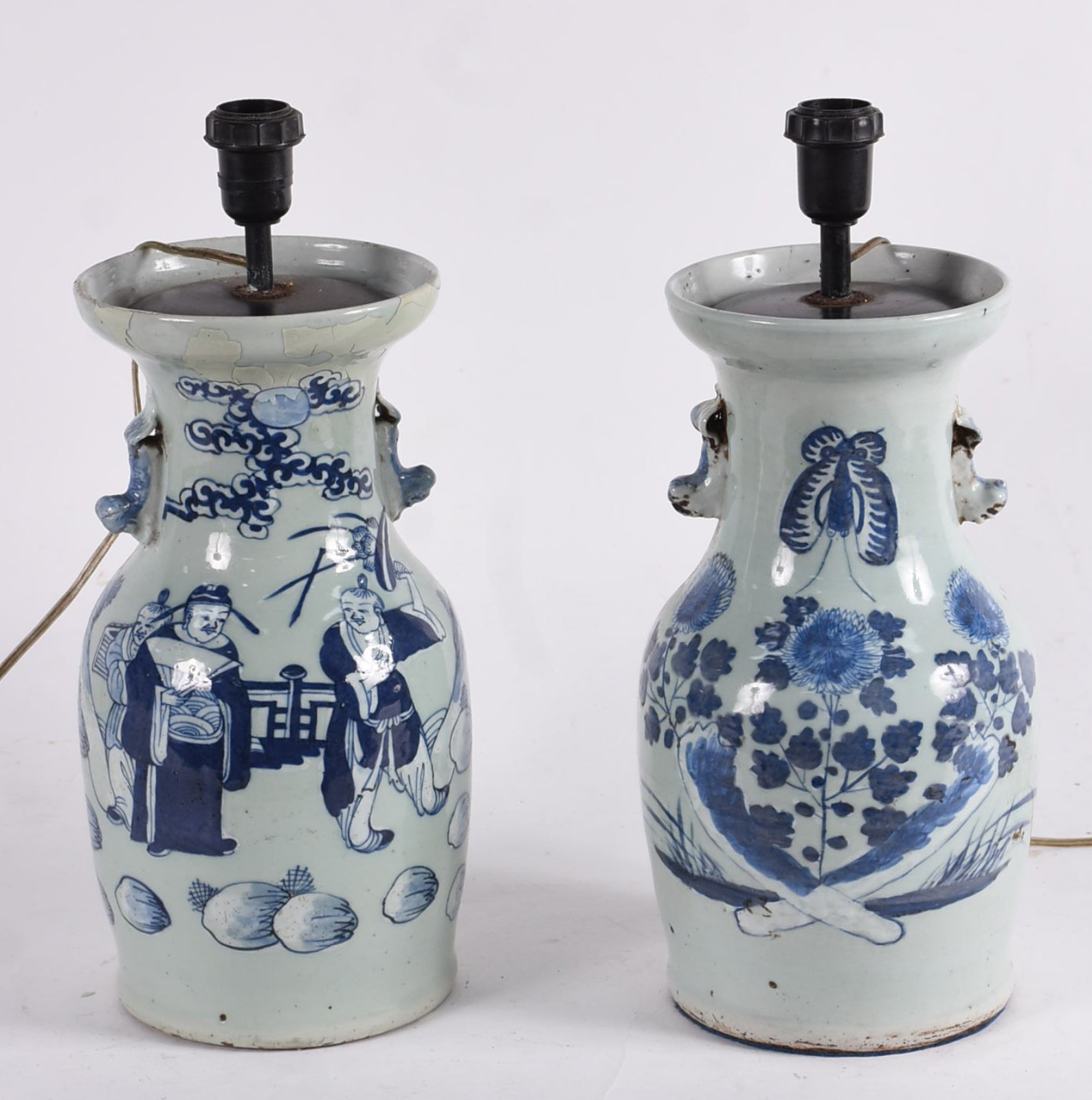 Par de abatjoures de porcelana chinesa em tons de azul, um deles com... - foto 1 de 5