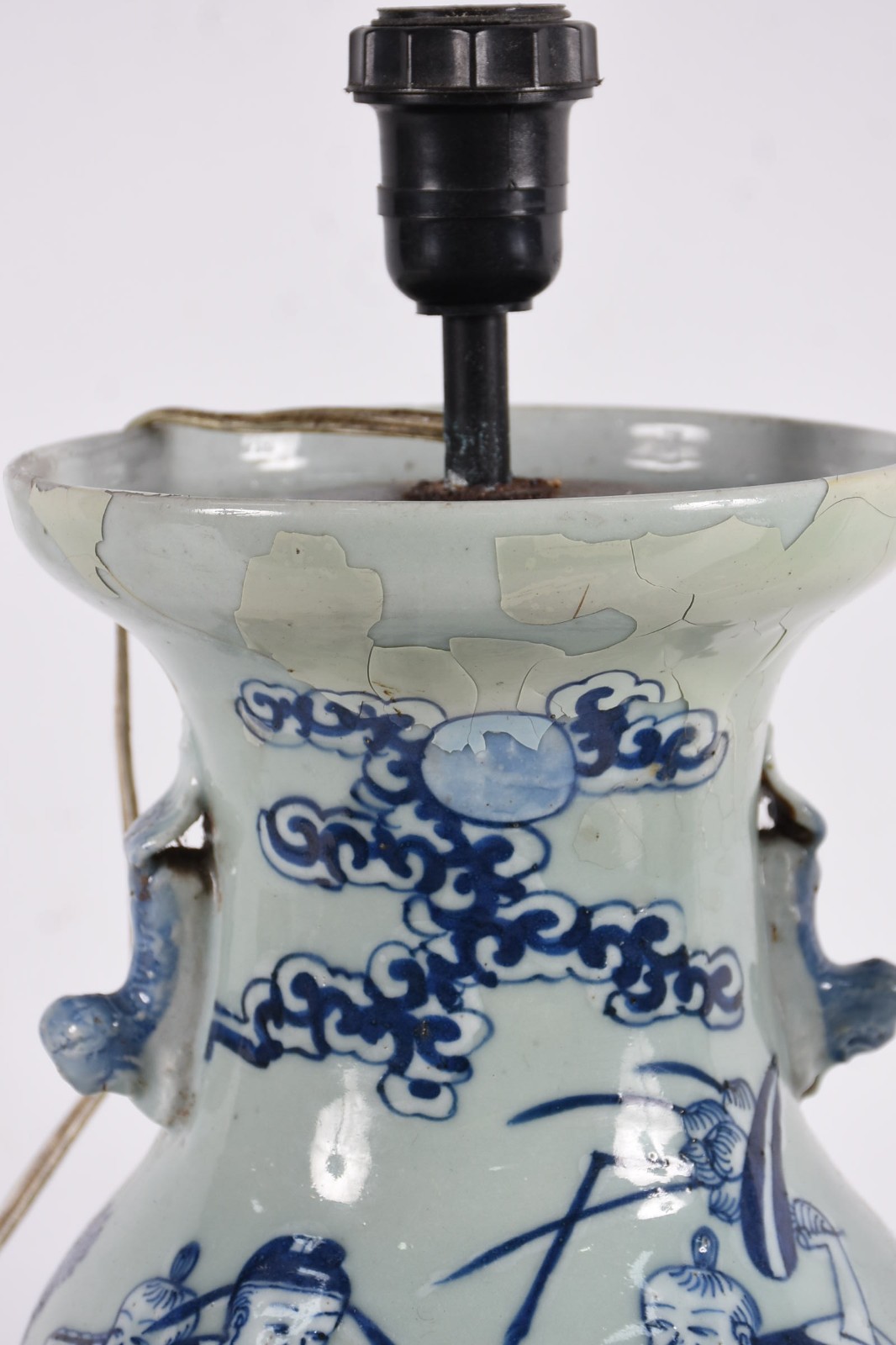 Par de abatjoures de porcelana chinesa em tons de azul, um deles com... - foto 2 de 5