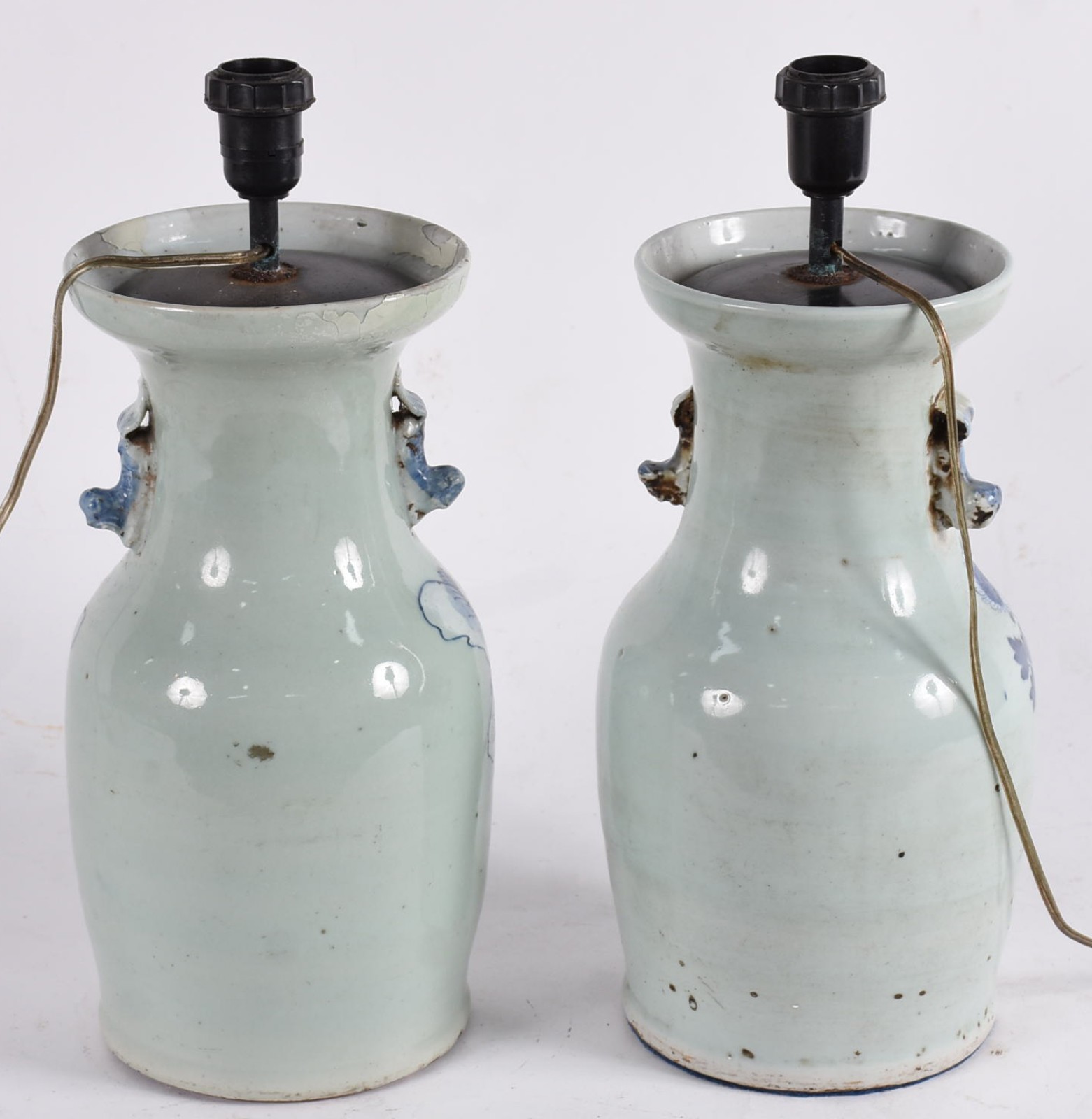 Par de abatjoures de porcelana chinesa em tons de azul, um deles com... - foto 4 de 5