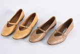 Dois pares de sapatos femininos italianos FERRA... - Dois pares de sapatos femininos italianos FERRAGAMO. Peças com desgastes do uso. Tamanho 36.