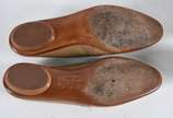 Dois pares de sapatos femininos italianos FERRA... - Dois pares de sapatos femininos italianos FERRAGAMO. Peças com desgastes do uso. Tamanho 36.