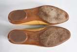 Dois pares de sapatos femininos italianos FERRA... - Dois pares de sapatos femininos italianos FERRAGAMO. Peças com desgastes do uso. Tamanho 36.