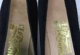 Dois pares de sapatos femininos italianos FERRA... - Dois pares de sapatos femininos italianos FERRAGAMO. Peças usadas seminovas. Tamanho 36.
