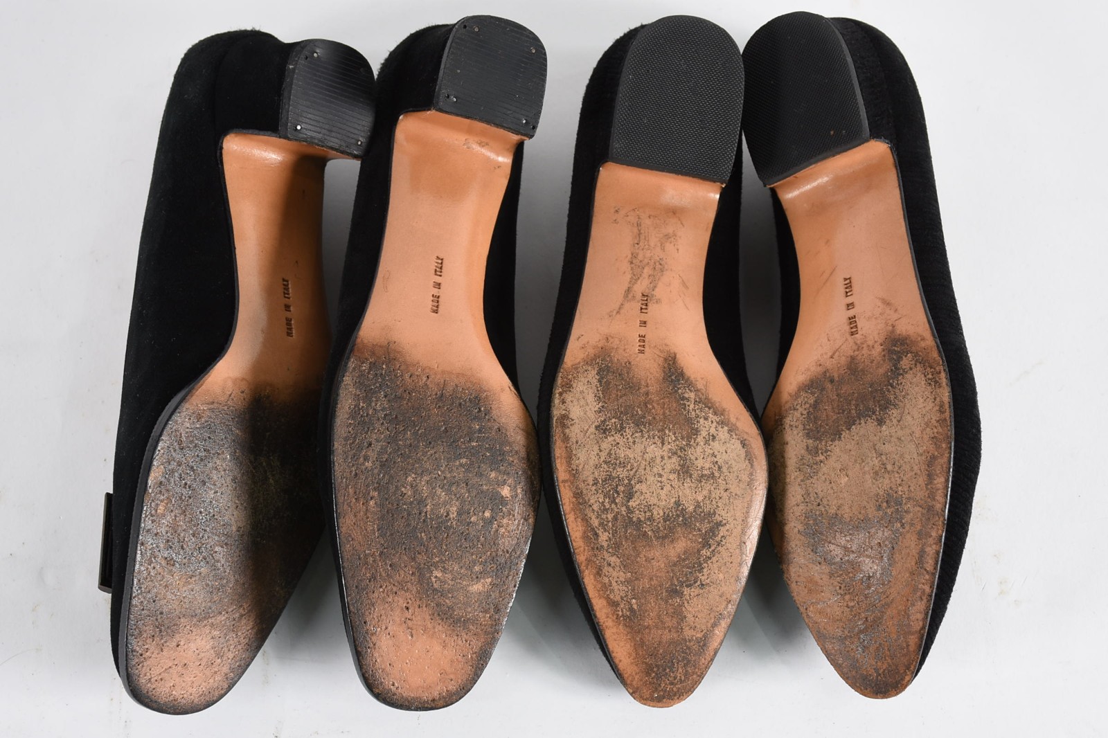 Dois pares de sapatos femininos italianos FERRAGAMO. Peças usadas... - foto 5 de 7