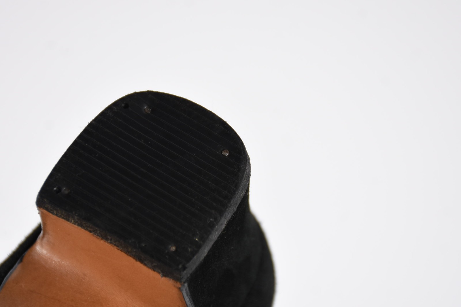 Dois pares de sapatos femininos italianos FERRAGAMO. Peças usadas... - foto 6 de 7