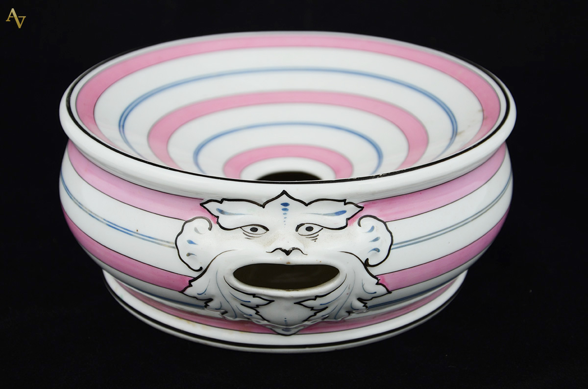 Escarradeira de porcelana italiana Ginori, marcada e numerada na... - foto 2 de 2