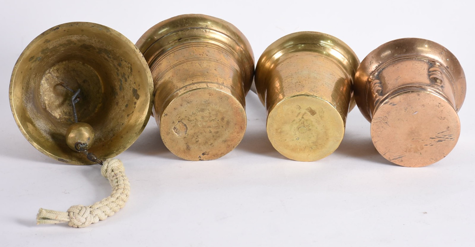 Diversas peças, sendo 4 peças de cobre, 4 peças de bronze ; 2 tachos... - foto 3 de 5