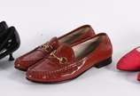 Tres pares de sapatos femininos, das marcas GUC... - Tres pares de sapatos femininos, das marcas GUCCI, FERRAGAMO e MAGNI. Peças usadas seminovas. Tamanho 36.