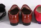 Tres pares de sapatos femininos, das marcas GUC... - Tres pares de sapatos femininos, das marcas GUCCI, FERRAGAMO e MAGNI. Peças usadas seminovas. Tamanho 36.