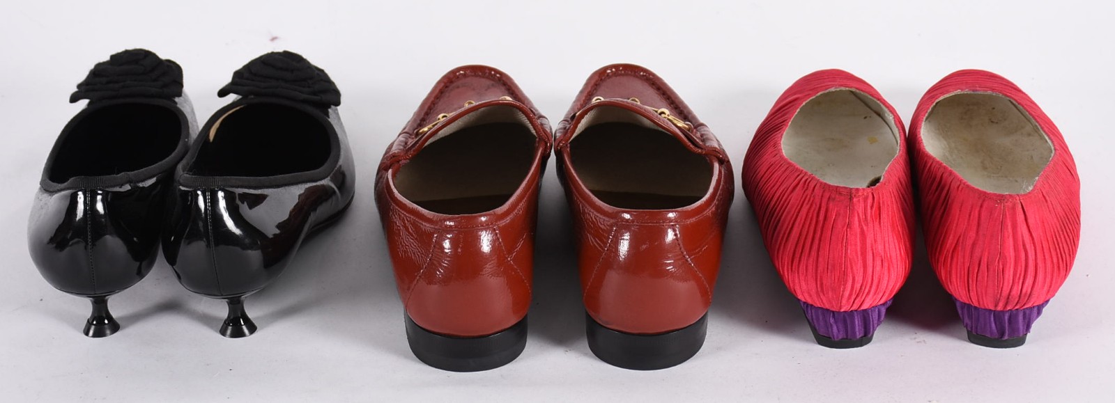 Tres pares de sapatos femininos, das marcas GUCCI, FERRAGAMO e MAGNI... - foto 3 de 8