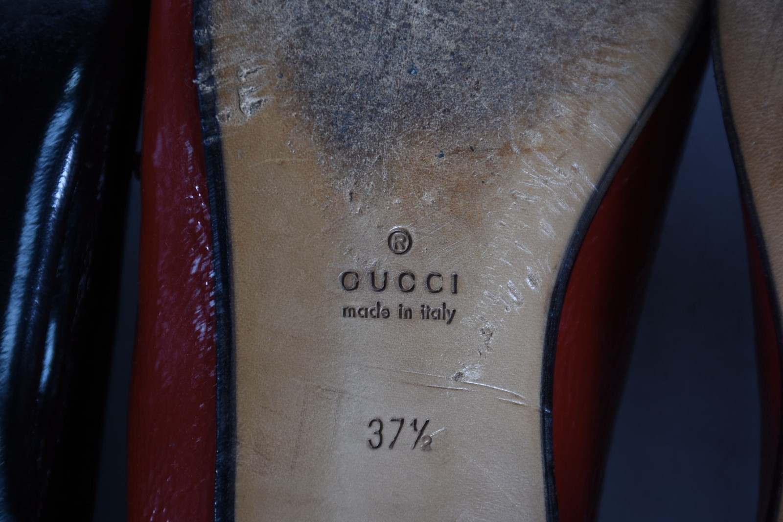 Tres pares de sapatos femininos, das marcas GUCCI, FERRAGAMO e MAGNI... - foto 8 de 8