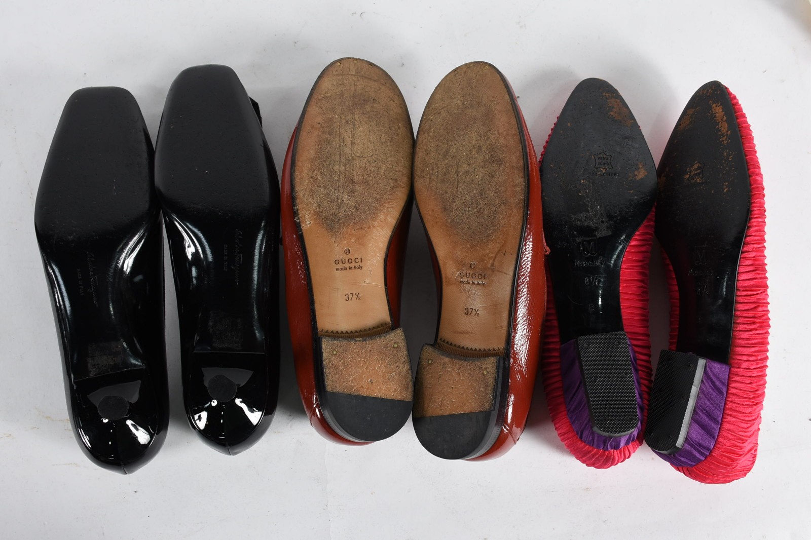 Tres pares de sapatos femininos, das marcas GUCCI, FERRAGAMO e MAGNI... - foto 4 de 8