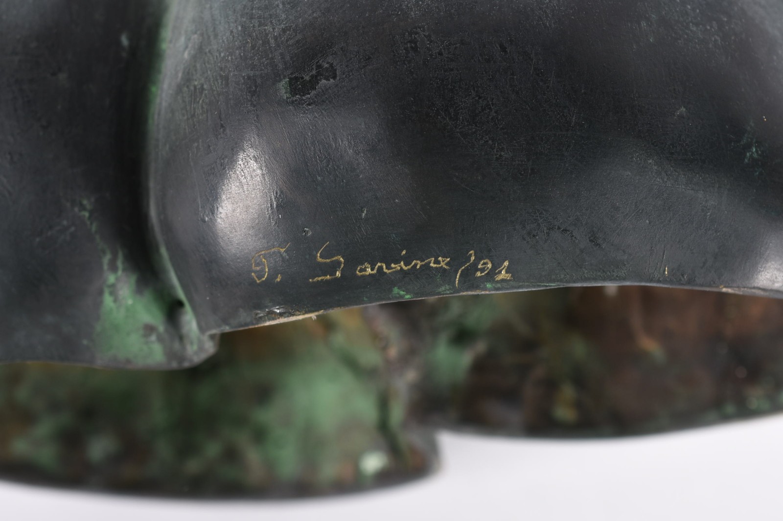 Três esculturas de bronze de artistas variados. O que tem duas... - foto 11 de 11