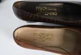 Dois pares de sapatos femininos italianos FERRA... - Dois pares de sapatos femininos italianos FERRAGAMO, tamanho brasileiro 36. Peças usadas seminovas.