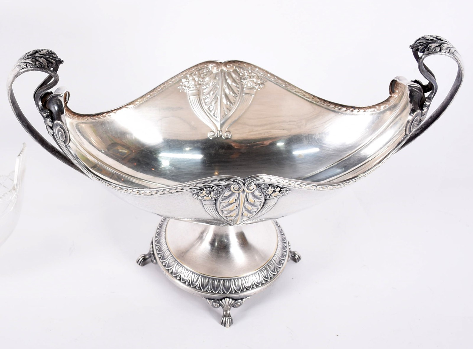 Elegante floreira de metal alemão WMF, feitio navete, interior com... - foto 4 de 7