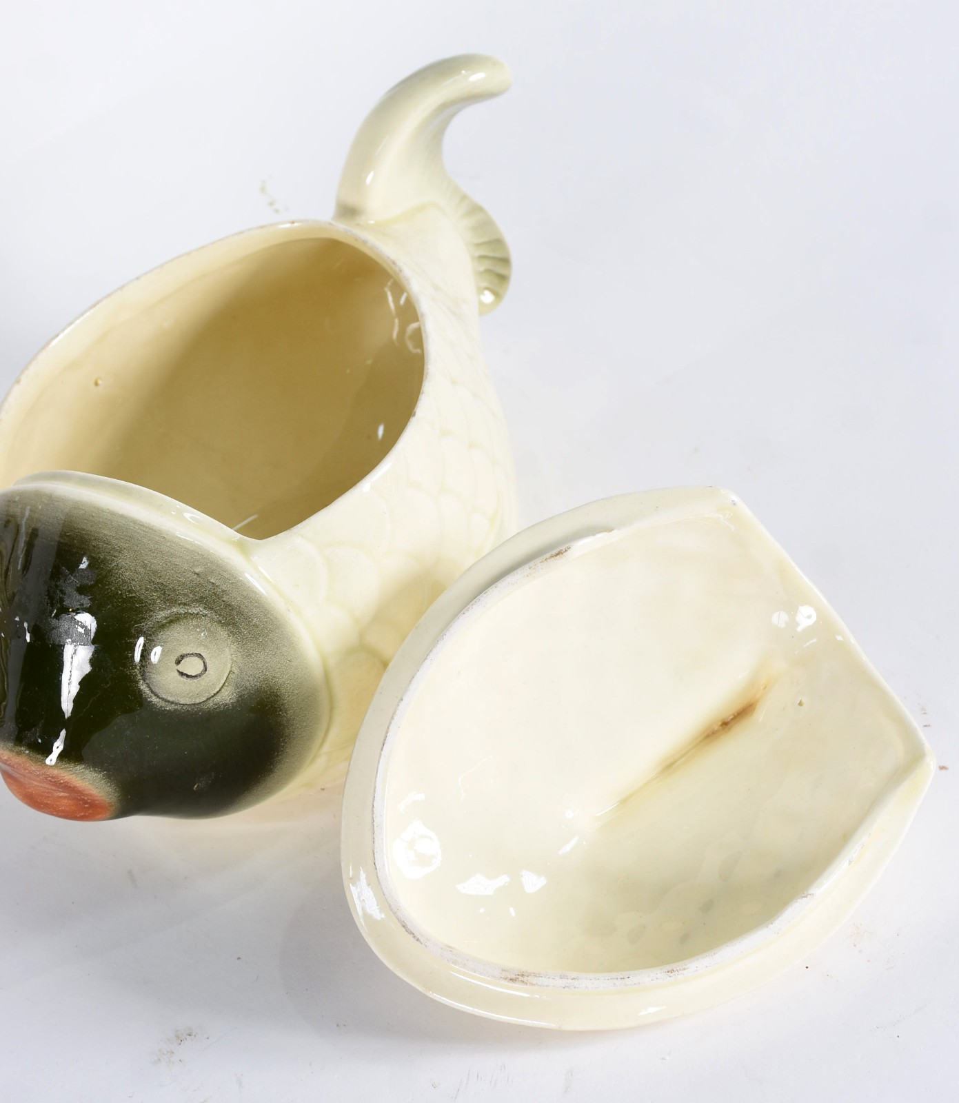 Aparelho de peixe de porcelana Tcheca composto de: 12 pratos rasos... - foto 2 de 4